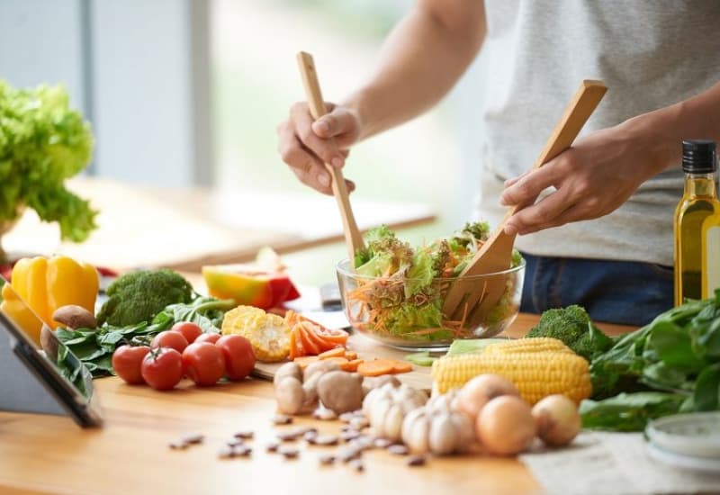 Điều chỉnh chế độ ăn uống là một cách chữa rối loạn tiêu hóa ở người lớn