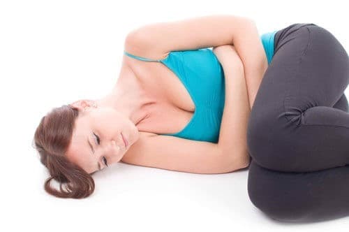 Đau bụng dữ dội, kéo dài là biểu hiện kinh nguyệt bất thường 