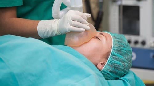 Chăm sóc sau phẫu thuật, các y tá và điều dưỡng sẽ theo dõi sát cho đến khi bệnh nhân hồi tỉnh hoàn toàn. 