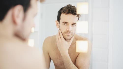 Mặt sưng lên là tình trạng tích tụ dịch trong các mô ở mặt. Sưng mặt có thể xảy ra do nhiều bệnh lý khác nhau. 