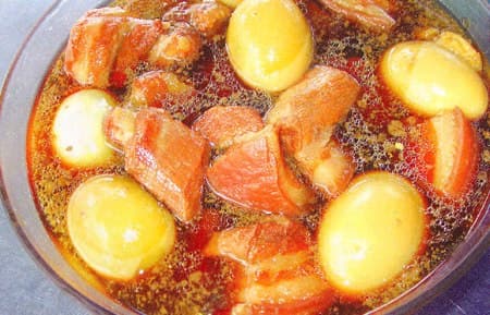 Hạn chế ăn các thực phẩm nhiều chất béo, đồ ăn chiến rán nhiều dầu mỡ là một trong các câu trả lời cho vấn đề: Rối loạn tiêu hóa kiêng ăn gì?