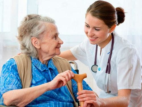 Bạn nên đến cơ sở chuyên khoa để được thăm khám và điều trị khi mắc bệnh Parkinson