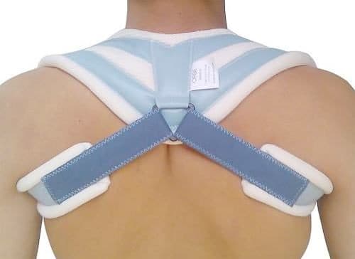 Tùy vào tính chất và mức độ xương đòn bị gãy mà bác sĩ sẽ chỉ định mổ hoặc để xương tự lành.