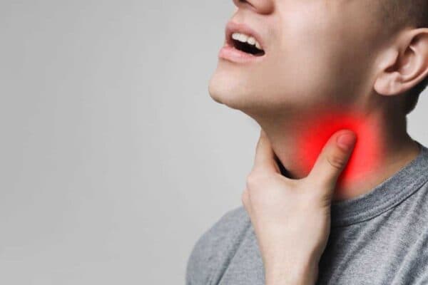 Người viêm amidan cần biết đau họng, nuốt vướng, sốt cao... là một số biểu hiện của bệnh viêm amidan