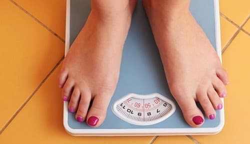 Đột nhiên tăng hoặc giảm cân cũng khiến cơ thể bị rối rối loạn kinh nguyệt