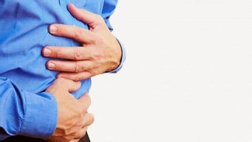 Viêm loét đại tràng hoặc bệnh Crohn cũng làm tăng nguy cơ mắc bệnh viêm đại tràng