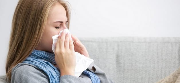 Người viêm mũi xoang cấp tính thường có triệu chứng đau, nghẹt mũi, chảy mũi,...