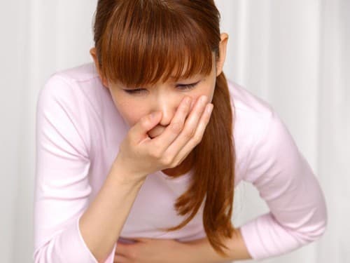 Nôn và buồn nôn là một trong những dấu hiệu ung thư dạ dày giai đoạn cuối