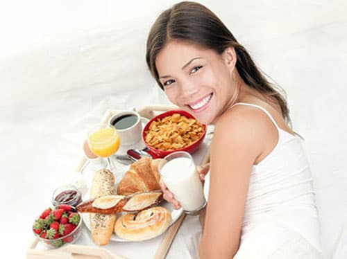 Phòng ung thư buồng trứng không khó, chị em cần có chế độ ăn uống khoa học, duy trì lối sống lành mạnh, tránh xa thuốc lá, hạn chế rượu bia.