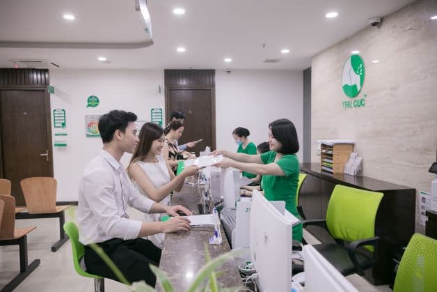 Nếu nghi ngờ đó là máu báo thai, bạn nên đến cơ sở y tế để thực hiện xét nghiệm HCG hoặc dùng que thử thai