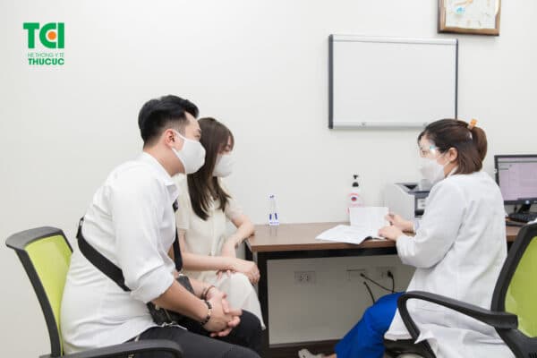 que thử thai 1 vạch đậm 1 vạch mờ