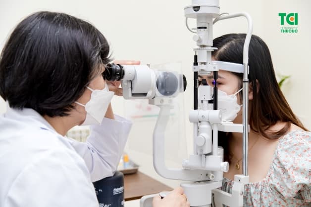 Sau khi thăm khám người bệnh sẽ được thực hiện điều trị bằng phương pháp tiểu phẫu lấy vôi