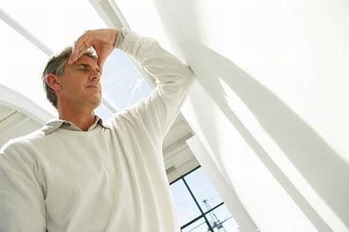 Thiếu máu não cục bộ cũng là một trong những nguyên nhân khiến ngón tay bị tê