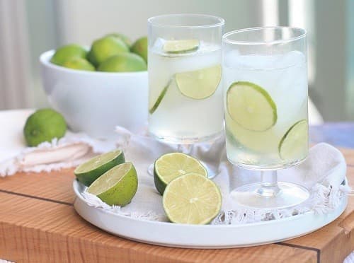 Nhiều người bệnh thắc mắc khi bị tiêu chảy uống nước chanh có được không