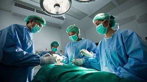 Phẫu thuật là phương pháp chính được sử dụng để điều trị ung thư tuyến giáp giai đoạn đầu