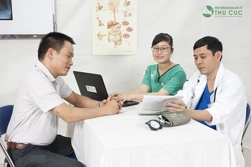 Nam giới cần đi khám để được bác sĩ tư vấn phương pháp điều trị phù hợp (ảnh minh họa)