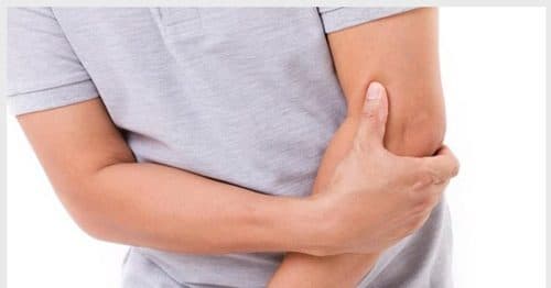 Rất nhiều trường hợp chấn thương khuỷu tay xảy ra khi chơi các môn thể thao như tennis, golf... gây ảnh hưởng đến gân, cơ, dây chằng, xương khớp...