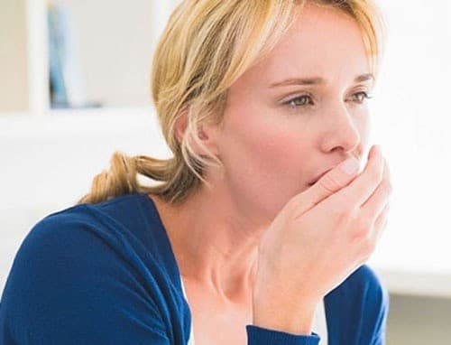 Các dấu hiệu ung thư đầu cổ thường gặp là ho, nghẹt mũi, khó thở, xuất hiện khối u bất thường...