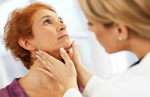 Khi thấy dấu hiệu ung thư hạch, người bệnh nên đi khám để các bác sĩ chẩn đoán chính xác tình trạng bệnh