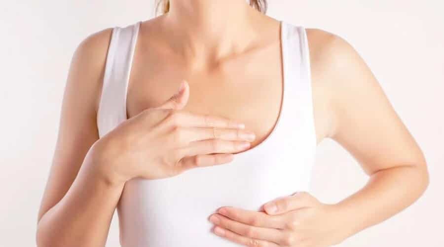 Đau nhũ hoa sau khi quan hệ khiến bạn nữ lo lắng không biết mình có mang thai không.