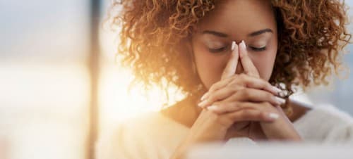 Căng thẳng, lo lắng kéo dài có thể là nguyên nhân khiến kinh nguyệt thất thường.