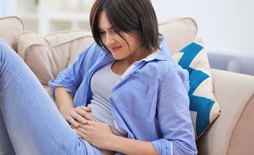 Kinh nguyệt ra ít, kèm một số bất thường như đau bụng, vùng kín ngứa, đau rát... cần phải chú ý, không được chủ quan