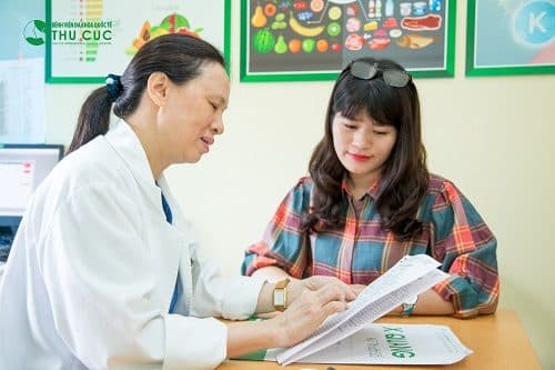 Người bệnh đau dạ dày cần đi khám và tuân thủ theo đúng phương pháp điều trị của bác sĩ để cải thiện sớm tình trạng bệnh