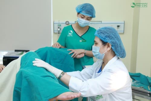 Nếu bị mọc mụn vùng kín khi mang thai, chị em cần tới bệnh viện thăm khám để có hướng xử trí kịp thời