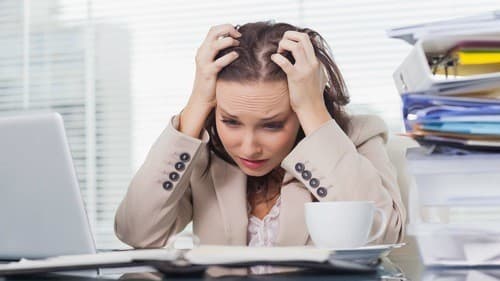 Áp lực công việc và cuộc sống khiến phụ nữ dễ bị mắc chứng trầm cảm, stress. - một nguyên nhân dễ dẫn đến u xơ tử cung.
