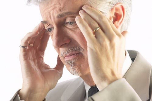 Khi thấy xuất hiện những triệu chứng nghi ngờ ung thư não, người bệnh nên chú ý và đi khám càng sớm càng tốt