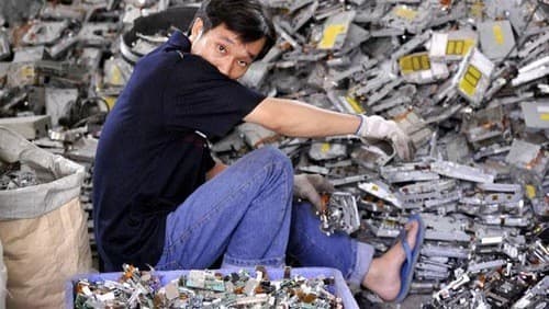 Nguy cơ mắc ung thư thận còn do môi trường làm việc lâu dài với hóa chất độc hại