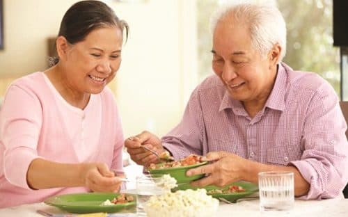 Người bệnh cần chú ý ăn uống và sinh hoạt hợp lý để cải thiện sớm bệnh sa dạ dày