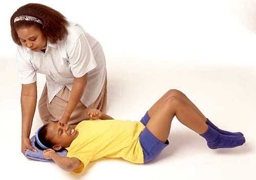 Người bệnh không kiểm soát được các chuyển động co giật của cánh tay và chân