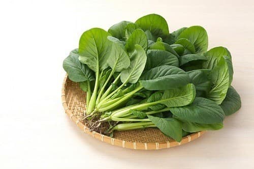 Rau chân vịt chưa một lượng K khá lớn hỗ trợ hấp thu và chuyển hóa canxi.