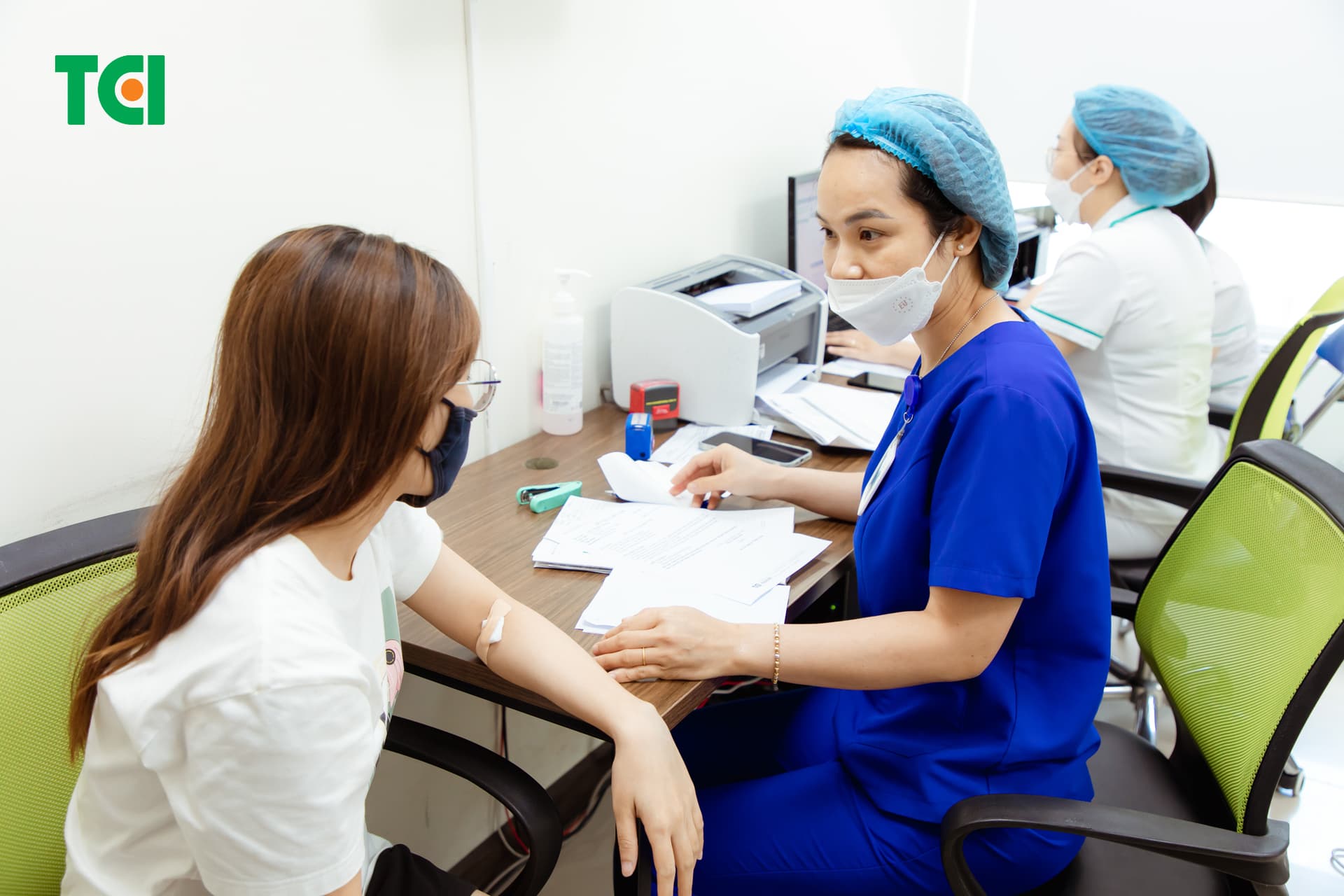 Nên đến các cơ sở y tế để được thăm khám và chỉ định hợp lý của bác sĩ khi phát hiện ra các bất thường