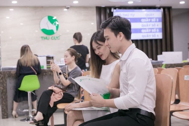 Khi xuất hiện máu báo thai, chị em nên đến bệnh viện để kiểm tra tình trạng mang thai