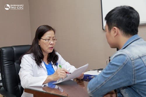 Người bệnh cần đi khám để được bác sĩ chuyên khoa Ung bướu thăm khám và chỉ định làm các xét nghiệm chẩn đoán ung thư đại tràng phù hợp