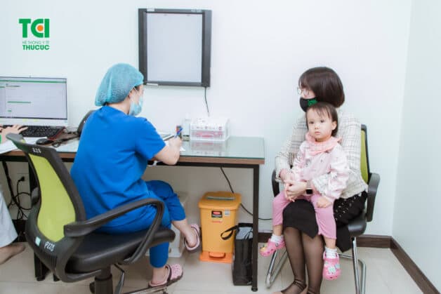 Thăm khám tại các cơ sở y tế uy tín chất lượng để chẩn đoán đúng viêm khớp háng