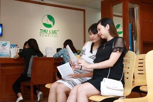 Khi có dấu hiệu bị Herpes ở môi khi mang thai, mẹ bầu cần tới bệnh viện thăm khám để xử trí dứt điểm