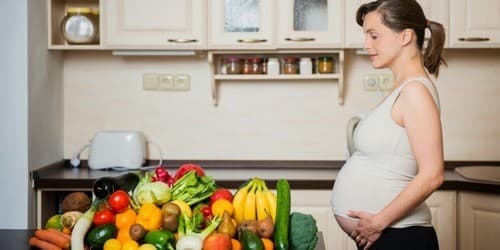Bổ sung chế độ dinh dưỡng thai kỳ với những thực phẩm thích hợp.