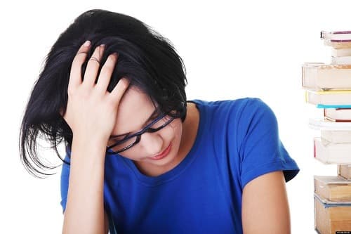 Khí hư màu xanh là một dấu hiệu bất thường của sức khỏe vùng kín chị em. 