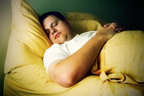 Ngủ nhiều gây nên hiện tượng béo phì