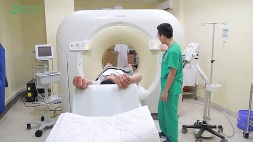 Thăm khám để được chẩn đoán phát hiện sớm và điều trị kịp thời hiệu quả ngừa xuất huyết não