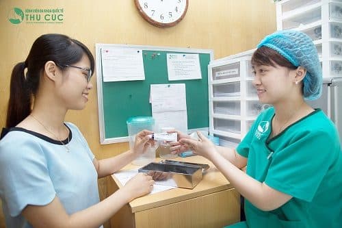 Tới bệnh viện Thu Cúc, người bệnh được tư vấn kỹ lưỡng trước khi tiến hành nội soi, giúp quá trình nội soi diễn ra an toàn, nhanh chóng