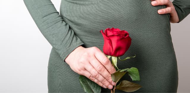 Ra khí hư màu xanh khi mang thai có sao không?