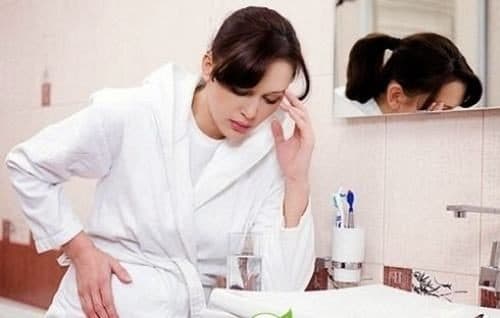 Khi bị sa dạ dày người bệnh sẽ thấy xuất hiện triệu chứng đau thượng vị, buồn nôn và nôn, mệt mỏi