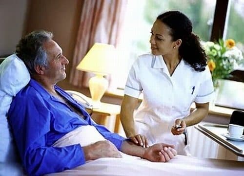 Người bệnh cần nghỉ ngơi đúng cách sau mổ để tránh biến chứng xảy ra