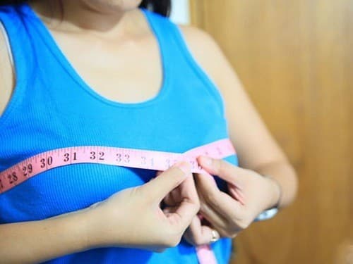 Ngực phát triển trông thấy, đặc biệt với những người sinh con đầu lòng