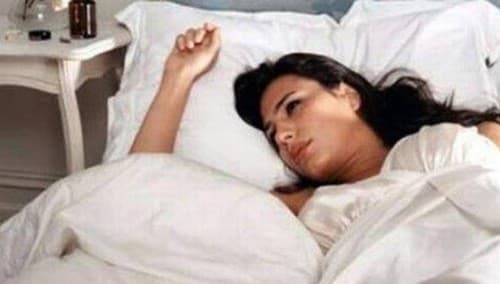 Giật mình khi ngủ diễn ra thường xuyên cần được thăm khám điều trị hiệu quả