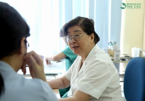 Thăm khám để được chẩn đoán chính xác nguyên nhân đau lưng dưới và điều trị hiệu quả